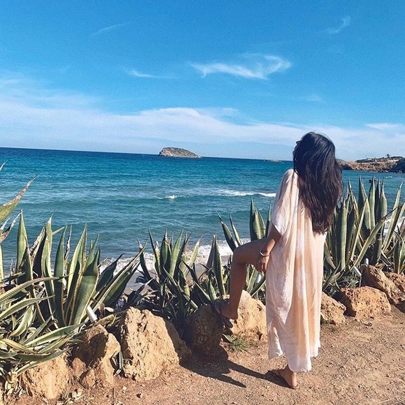 Meet your Posher, Danielle - Picture 2 of 8